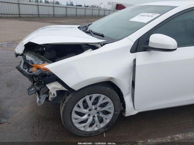 Toyota Corolla Le Image 12