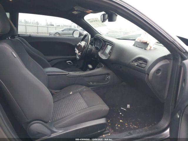 Dodge Challenger Sxt Image 14