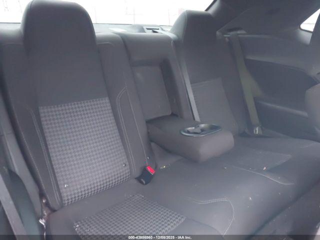 Dodge Challenger Sxt Image 13