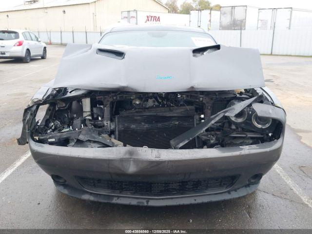 Dodge Challenger Sxt Image 2