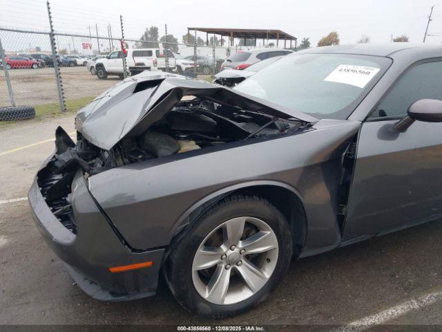 Dodge Challenger Sxt Image 16