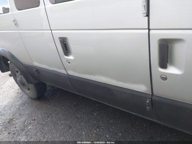 Ford E-150 Image 10