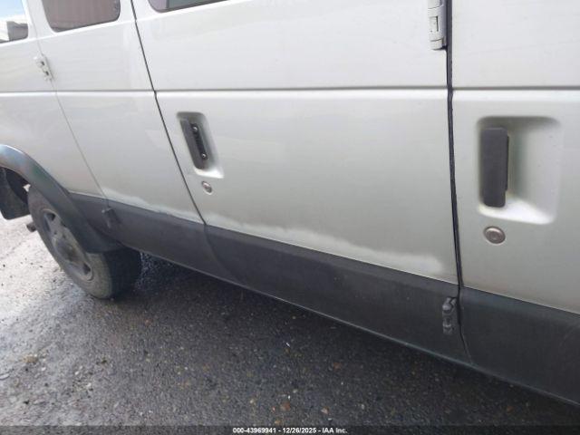 Ford E-150 Image 10