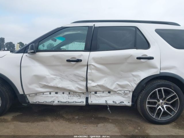 Ford Explorer Sport Image 7