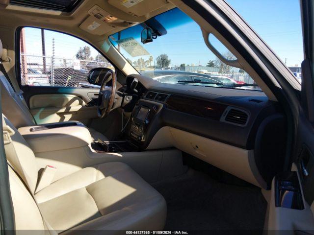 GMC Yukon Denali Image 5