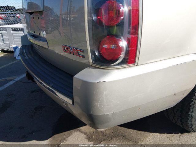 GMC Yukon Denali Image 4