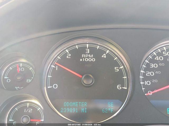 GMC Yukon Denali Image 10