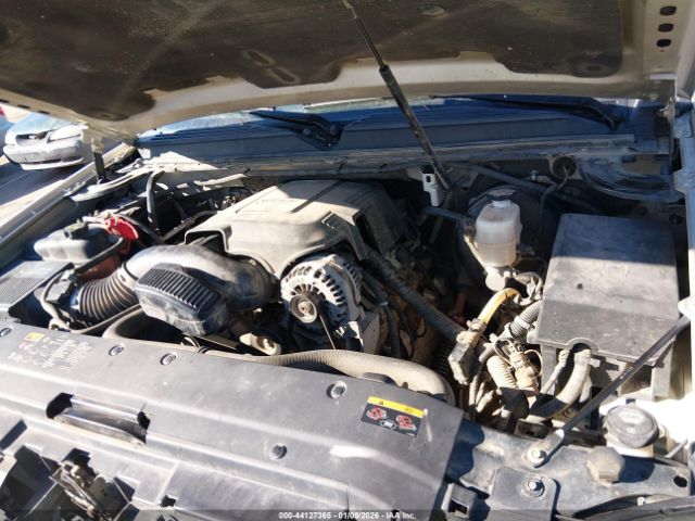 GMC Yukon Denali Image 9