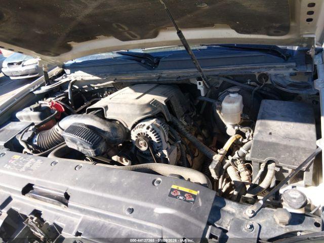 GMC Yukon Denali Image 9