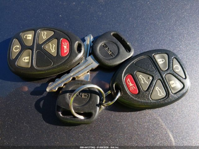 GMC Yukon Denali Image 11