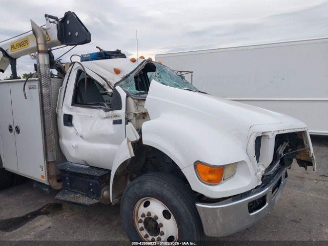 Ford F-750 Image 12