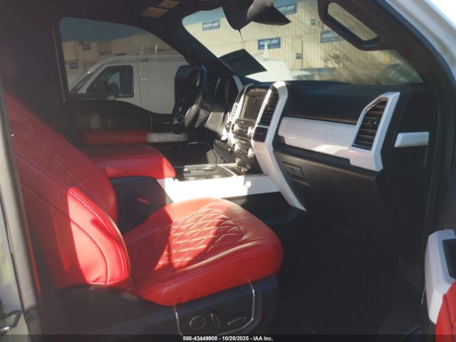 Ford F-250 Platinum Image 9