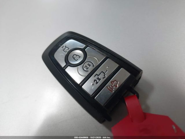 Ford F-250 Platinum Image 10