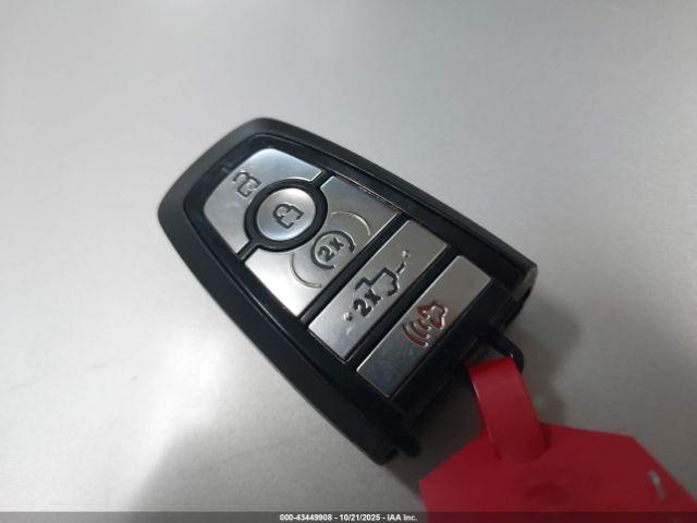 Ford F-250 Platinum Image 10