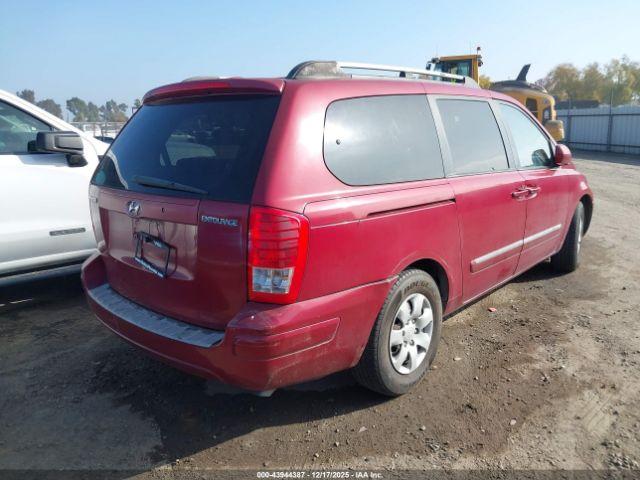 Hyundai Entourage Image 9