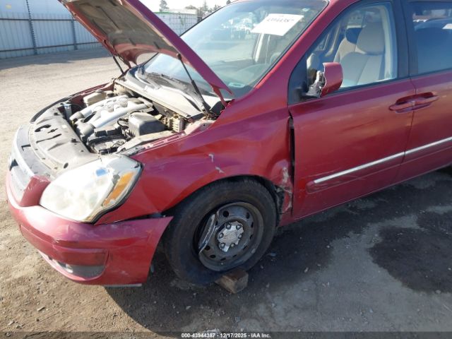 Hyundai Entourage Image 4