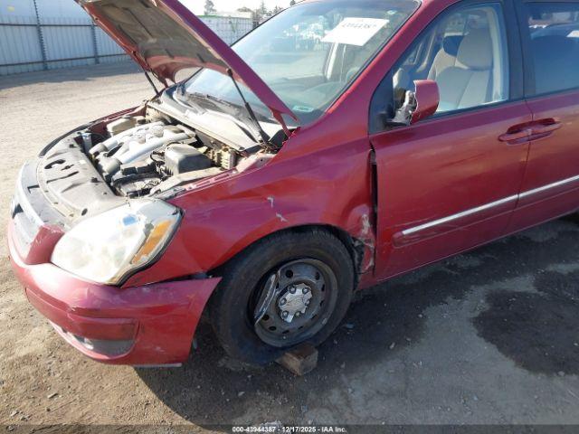 Hyundai Entourage Image 4