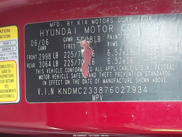 Hyundai Entourage Image 3