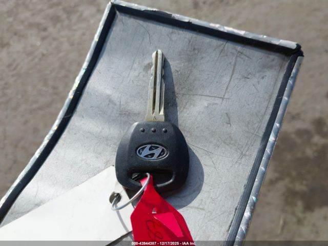 Hyundai Entourage Image 15