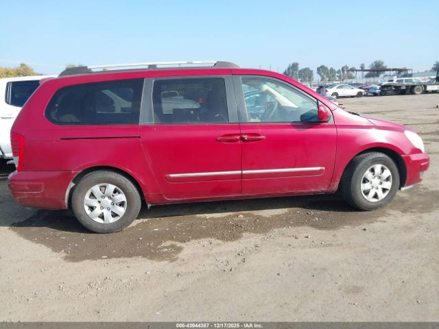 Hyundai Entourage Image 16