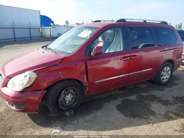 Hyundai Entourage Image 11