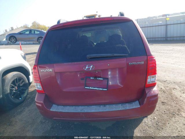 Hyundai Entourage Image 13